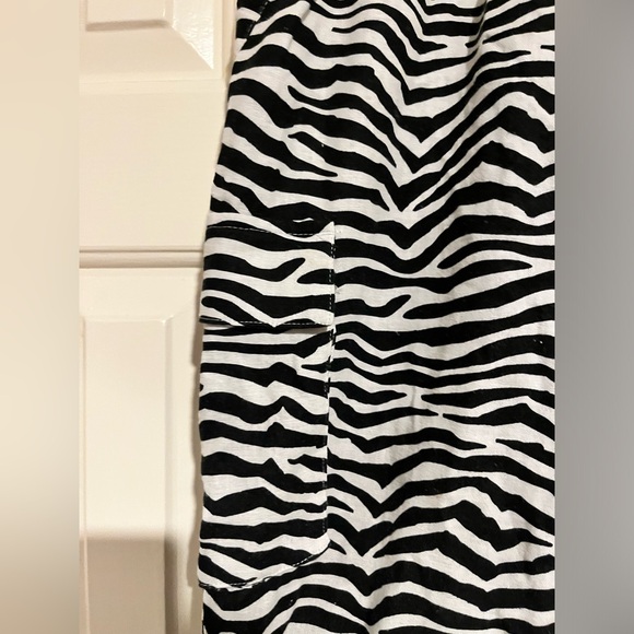 Jules & Leopold Casuals Women's Zebra Print Cropped Jogger Pants Size Medium - Picture 6 of 8